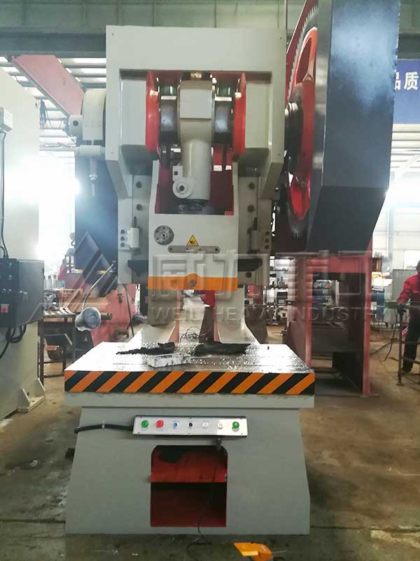 200噸深喉沖床喉深1800mm