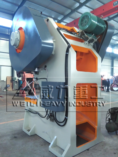 固定臺沖床背面實(shí)景