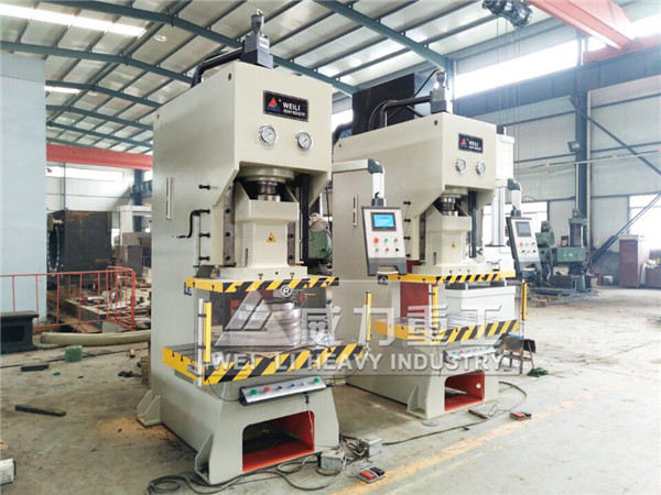 100噸液壓沖床廠家車間