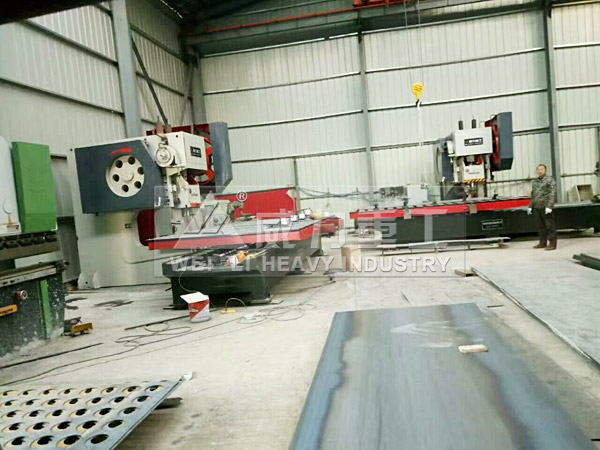 160噸深喉沖床自動化生產(chǎn)車間