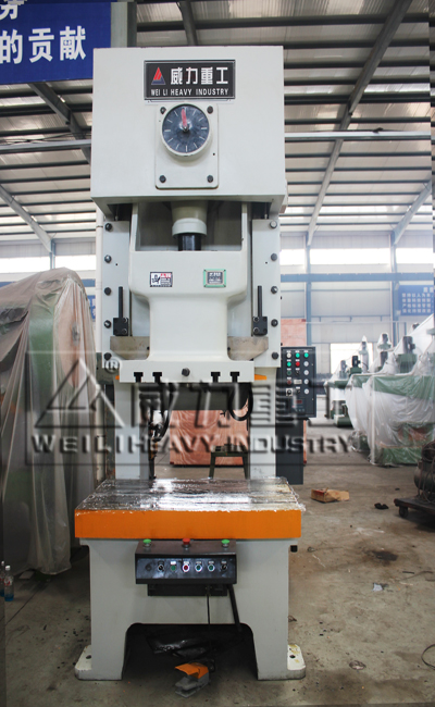 160噸國(guó)標(biāo)沖床加工車(chē)間