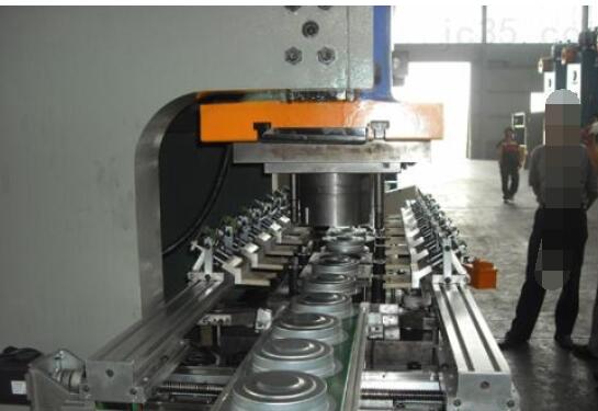 沖床自動化生產現場