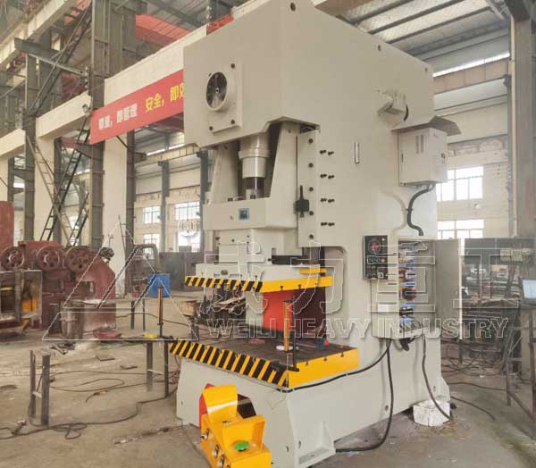 高性能200噸氣動(dòng)沖床壓力機(jī)