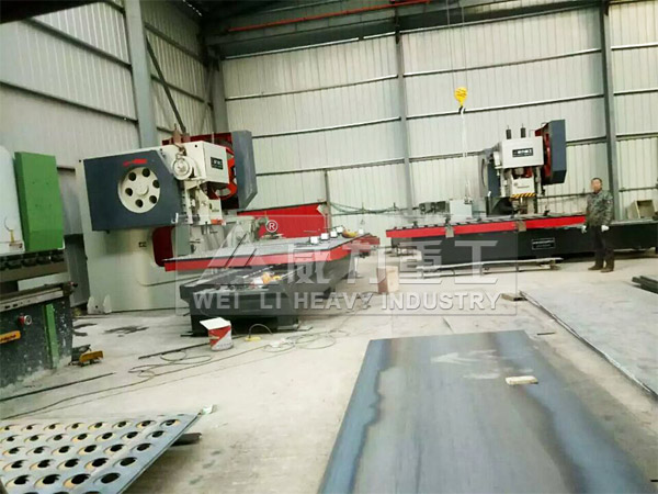 使用200噸深喉沖床沖孔除塵器花板的注意事項(xiàng) 使用200噸深喉沖床沖孔除塵器花板的注意事項(xiàng)